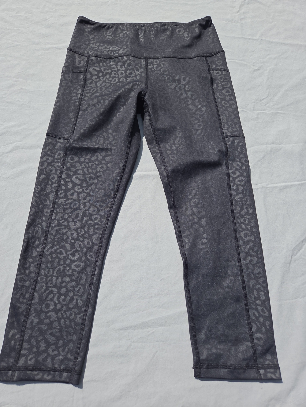 Constantly Varied Gear Black Leopard Print High-Waist Capri S EUC